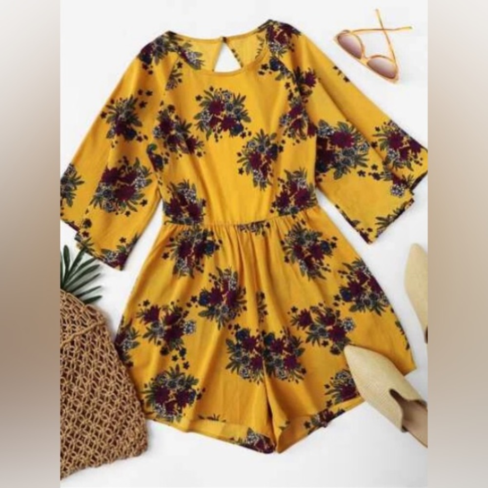 5 for $25 ❤️‍🔥 Cut Out Back Floral Print Romper 🎉
